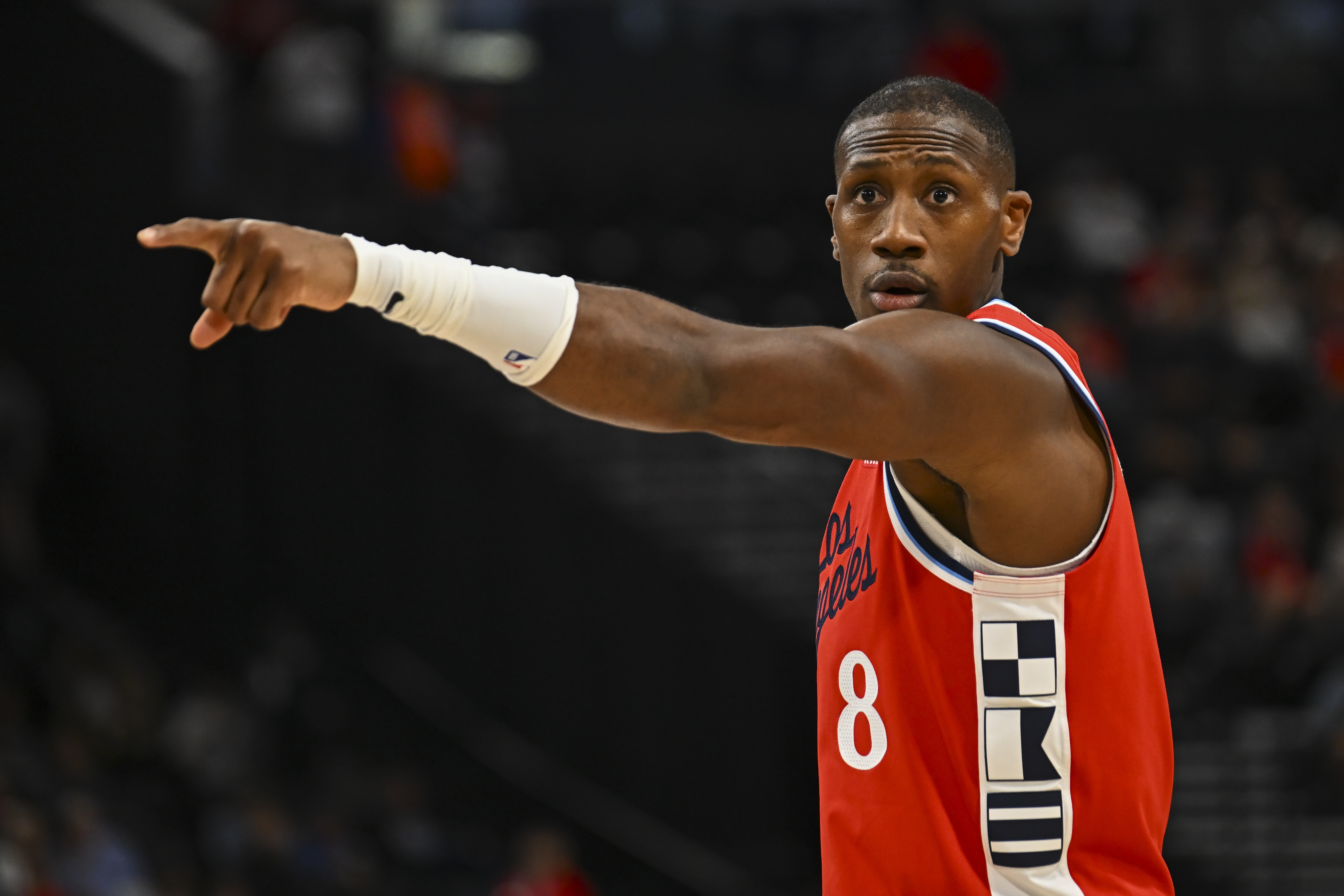 世界杯客户端升级下载-伦纳德：邓恩只要上场就去对位对方最强的球员 让他们打得难受